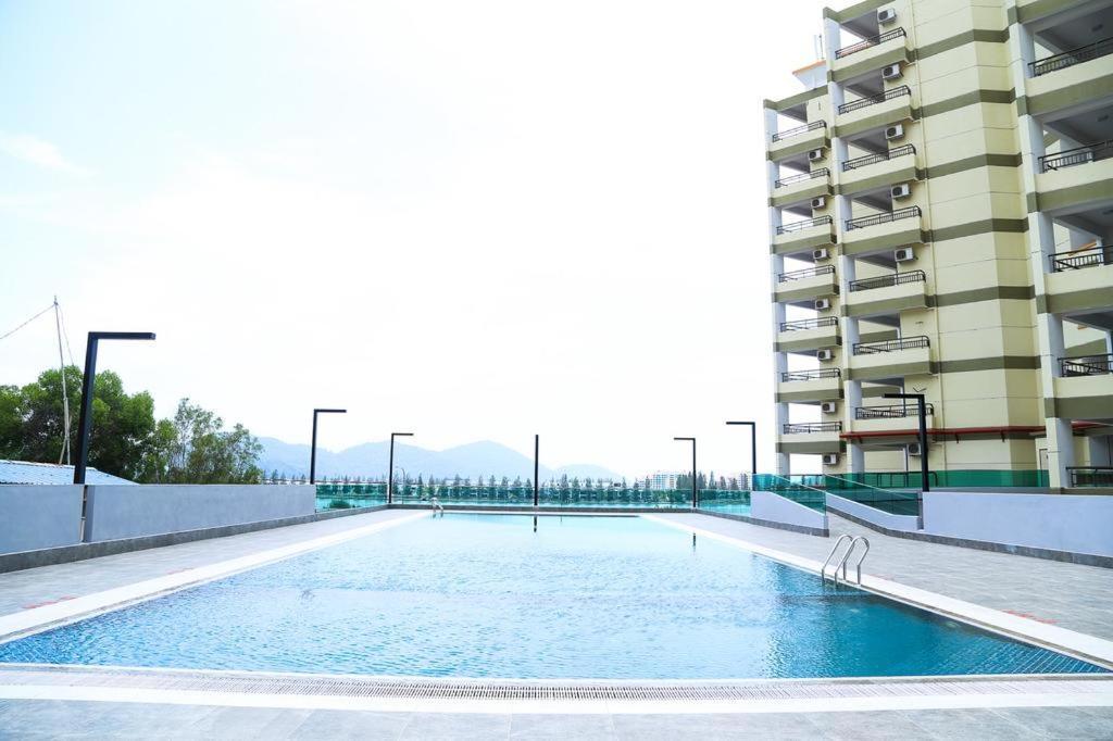 Marina Heights Seaview Resort Apartment II Лумут Экстерьер фото